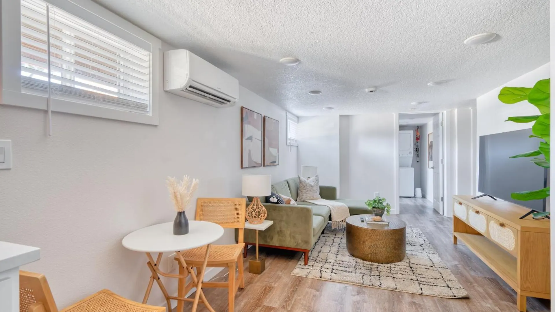 Stay Portland - Vibrant Portland Getaway, Chic Flat 0*,