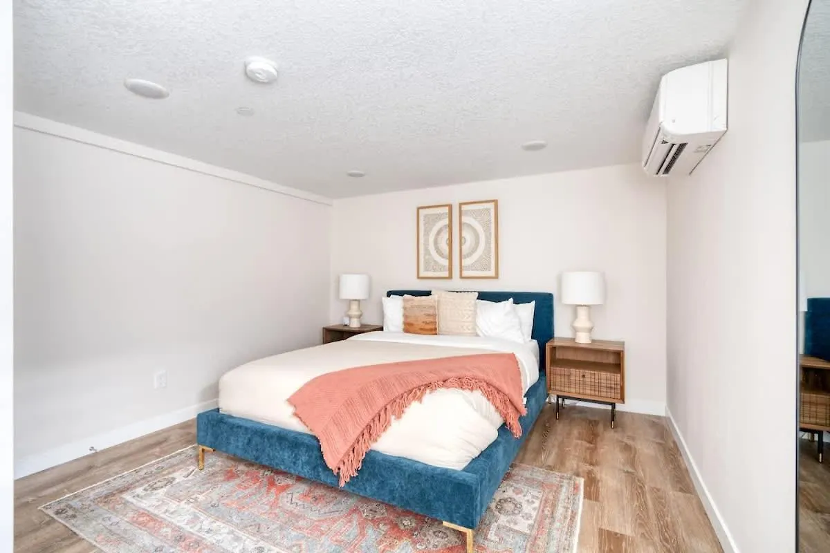Stay Portland - Vibrant Portland Getaway, Chic Flat